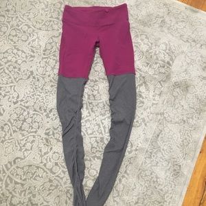 Alo Yoga goddess legging in mulberry and gray